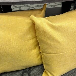 Home Decorative Pillows yellow new in excellent condition golden yellow square